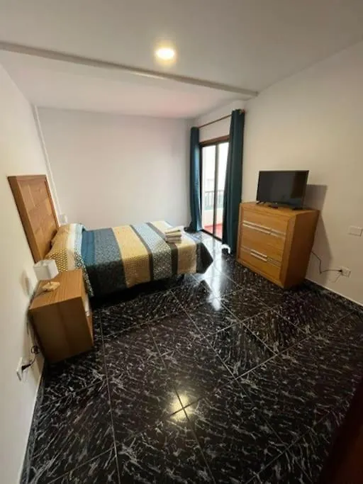 3 Dormitorios. Terraza. Bus Stop لوس رياليخوس شقة
